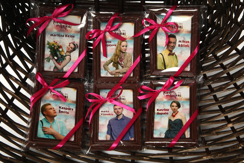 Anniversary Gifts - Framed Chocolate Picture in a Polybag with Ribbon, 90g