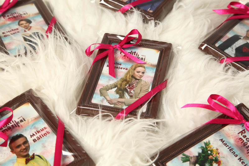 Anniversary Gifts - Framed Chocolate Picture in a Polybag with Ribbon, 90g