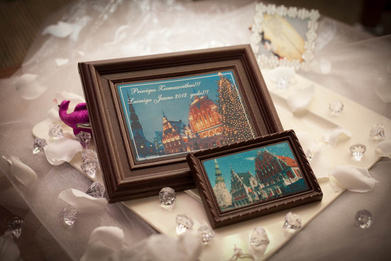 Chocolate Souvenir - 420g Framed Chocolate Picture in a Polybag with Ribbon