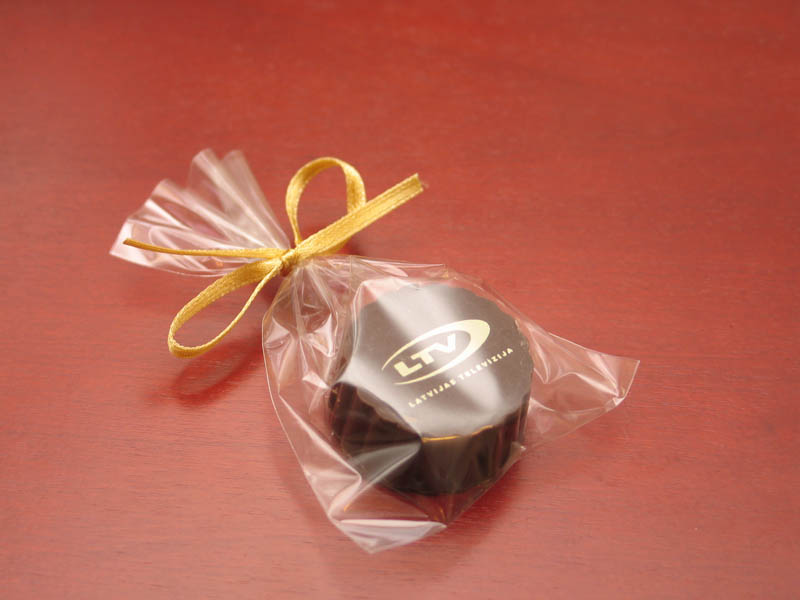 Praline with Hazel Nut Cream Filling in bag with ribbon, 13g