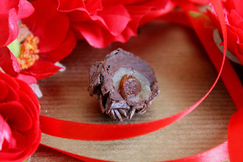 Printing - 6 Truffles with Filling in Wooden Box with Ribbon, 102g