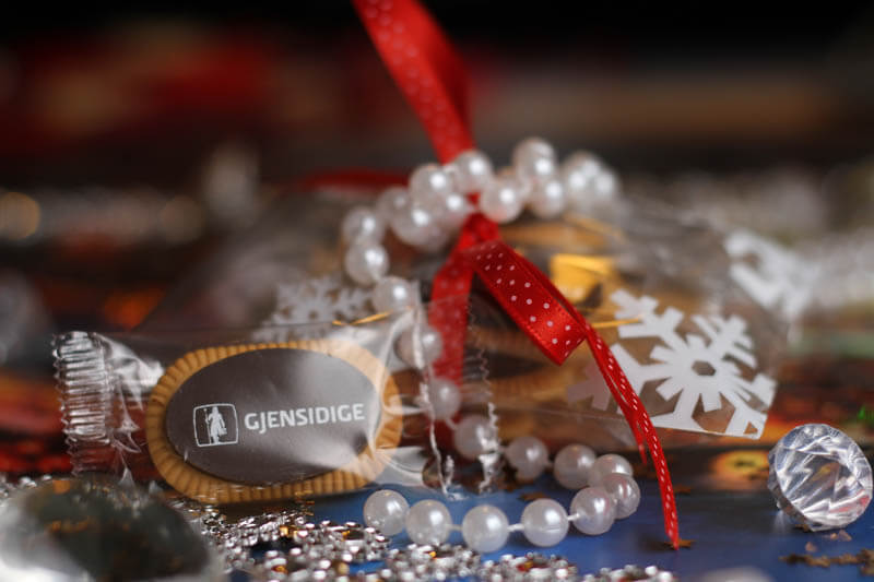 Biscuits with Chocolate - 55g Bag with 7 Biscuits with ribbon and beads