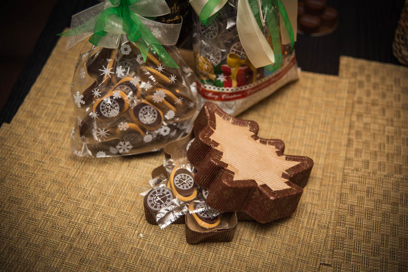 Personalised Christmas Chocolate - 75g 15 biscuits with chocolate in a fir tree shaped box + bag