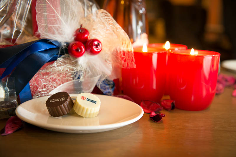 Printing - Birch bark basket filled with 30 pcs of 13 g pralines with hazelnut cream filling, 650g