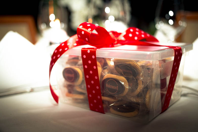 Unique Christmas Gifts - Plastic box filled with 50 pcs of 5 g biscuits topped with branded chocolate bar, 400g