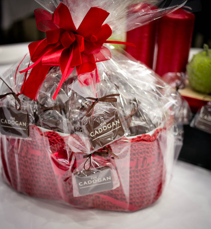 Branded Chocolates - 550g Crocheted basket filled with 50 pcs of 7 g promotional chocolate bars