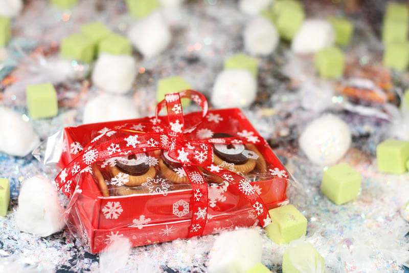 Personalized Chocolate - Red box with 14 Biscuits, 115g