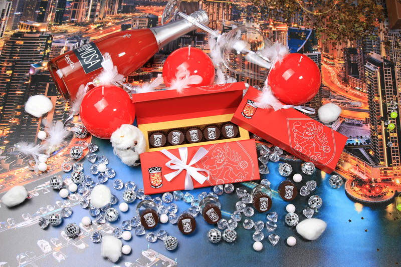 Corporate Chocolate Gifts - 65g (13g x 5 pcs) 5 Pralines with Hazel Nut Cream Filling in a box with magnet