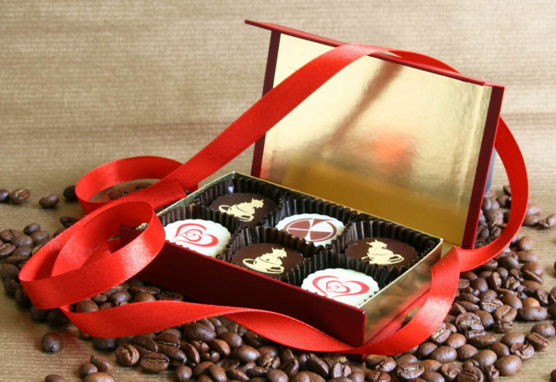 Corporate Chocolate Gifts - 78g (13g x 6 pc) 6 Pralines with Hazel Nut Cream Filling in a Box with Magnet