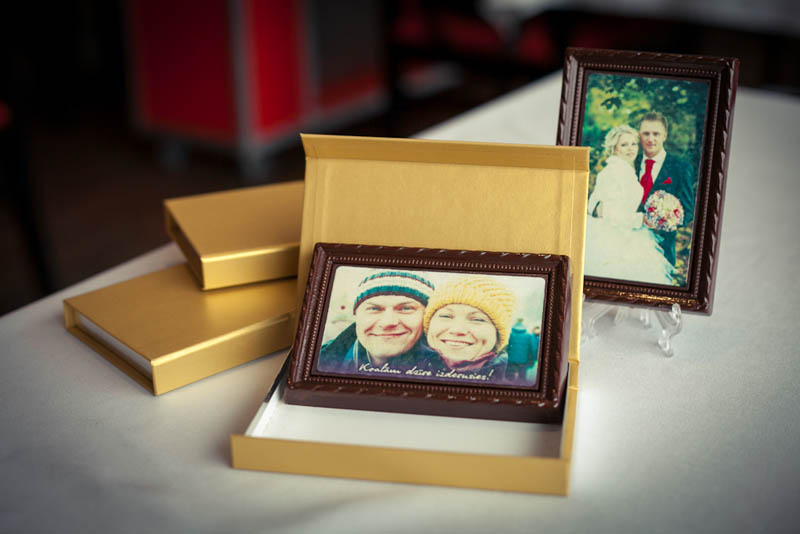 Framed Chocolate Picture in a box with magnet, 90g