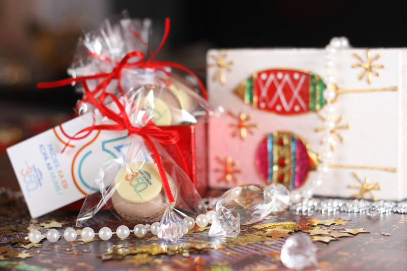 Cookie Macaroon with chocolate in a bag with ribbon, 15g